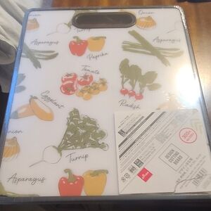 Design cutting board 37.8x30.4xcm new with tag